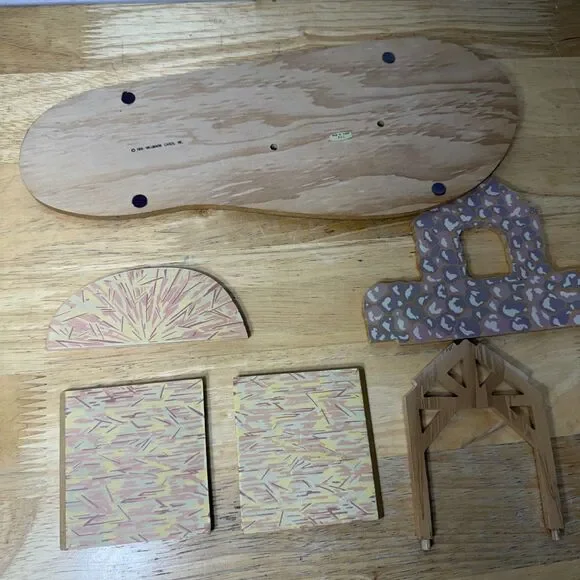 NIB Hallmark Mini Merry Miniatures Nativity Stable - Picture 12 of 12